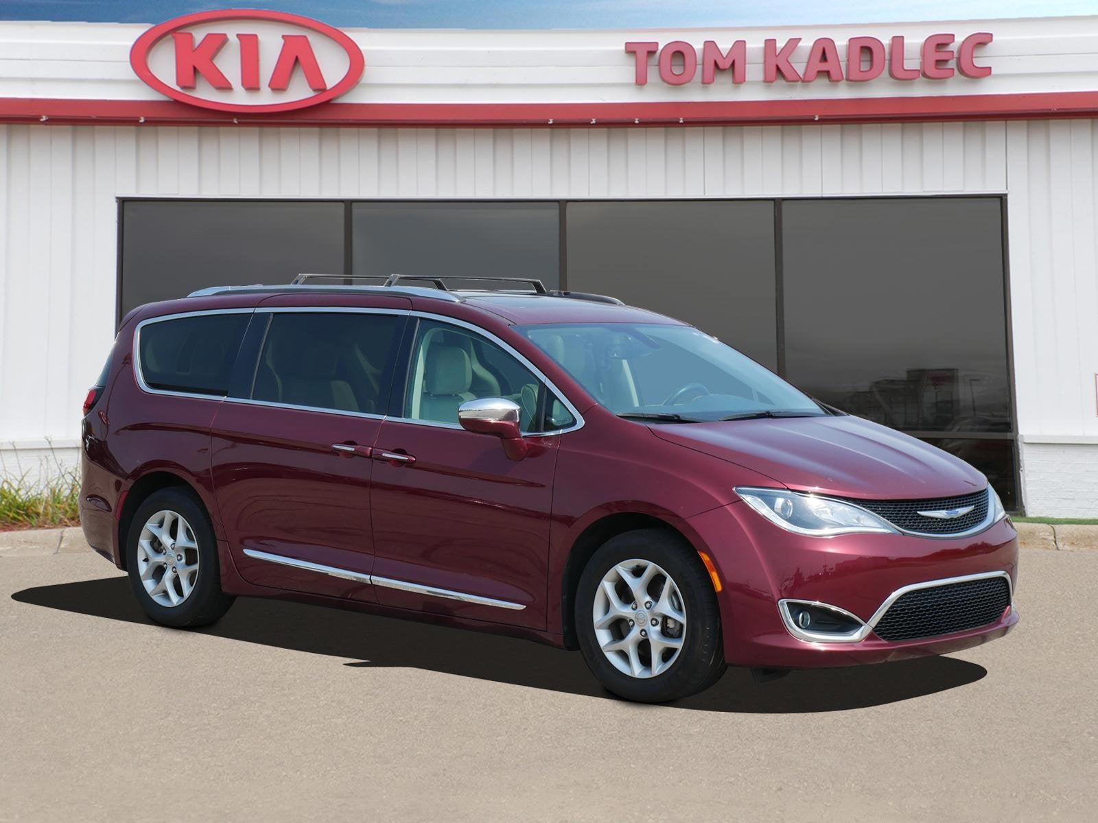 Used 2020 Chrysler Pacifica Limited with VIN 2C4RC1GG0LR187046 for sale in Rochester, Minnesota