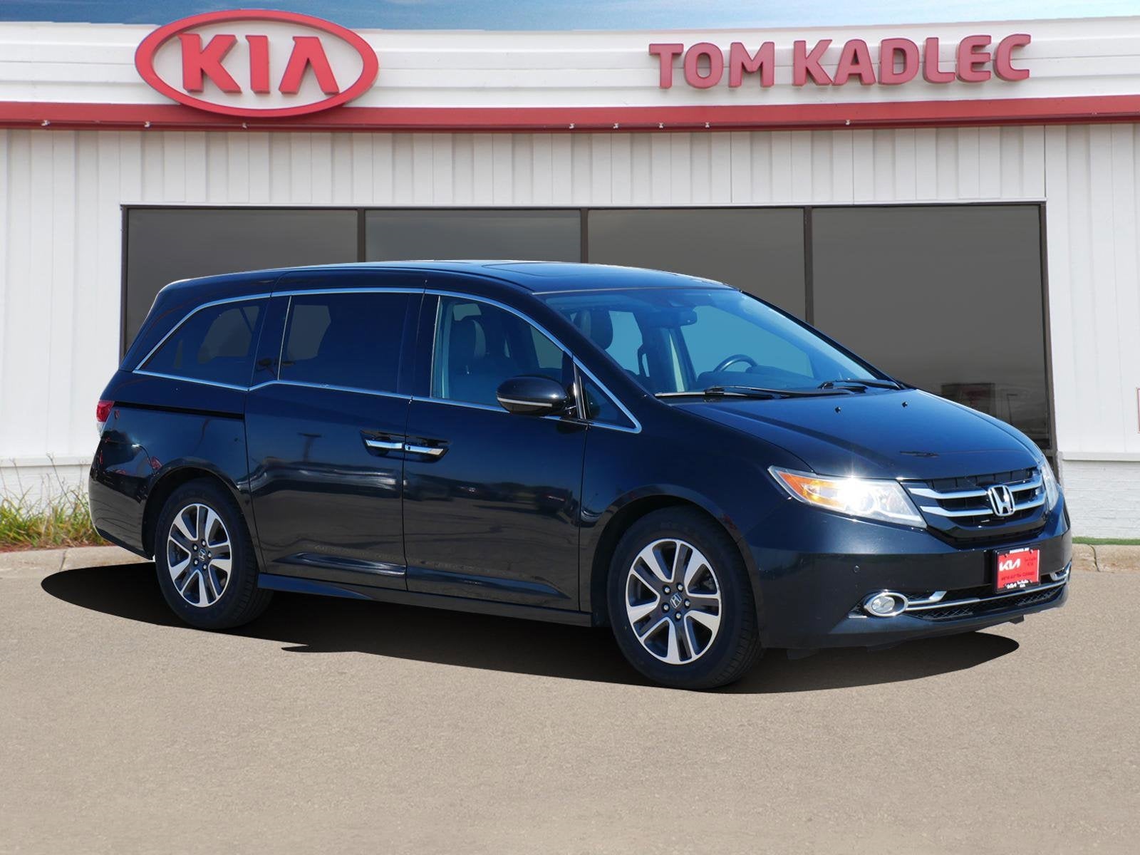 Used 2014 Honda Odyssey Touring Elite with VIN 5FNRL5H9XEB124686 for sale in Rochester, Minnesota