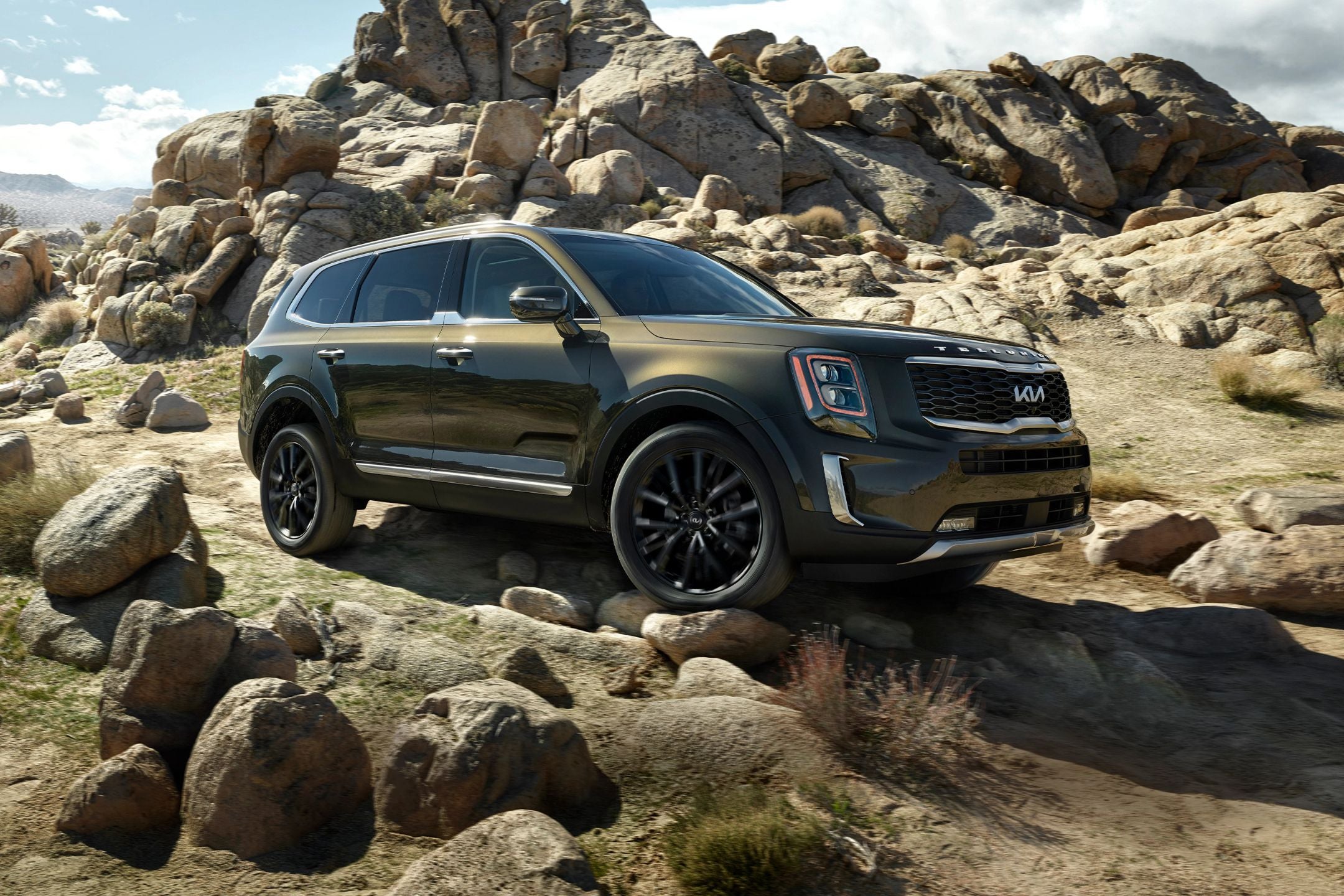 2022 kia telluride driving in the mountains